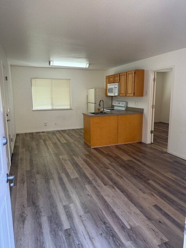 Building Photo - 2470 Bella Vista Ave