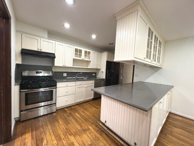 Building Photo - 125 Camden Ct