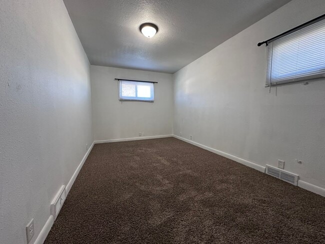 Building Photo - 2 Bedroom house with 1 car detached garage $825 per month