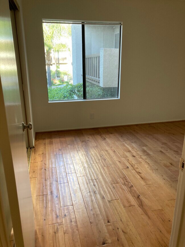 Foto del edificio - 21500 Califa St