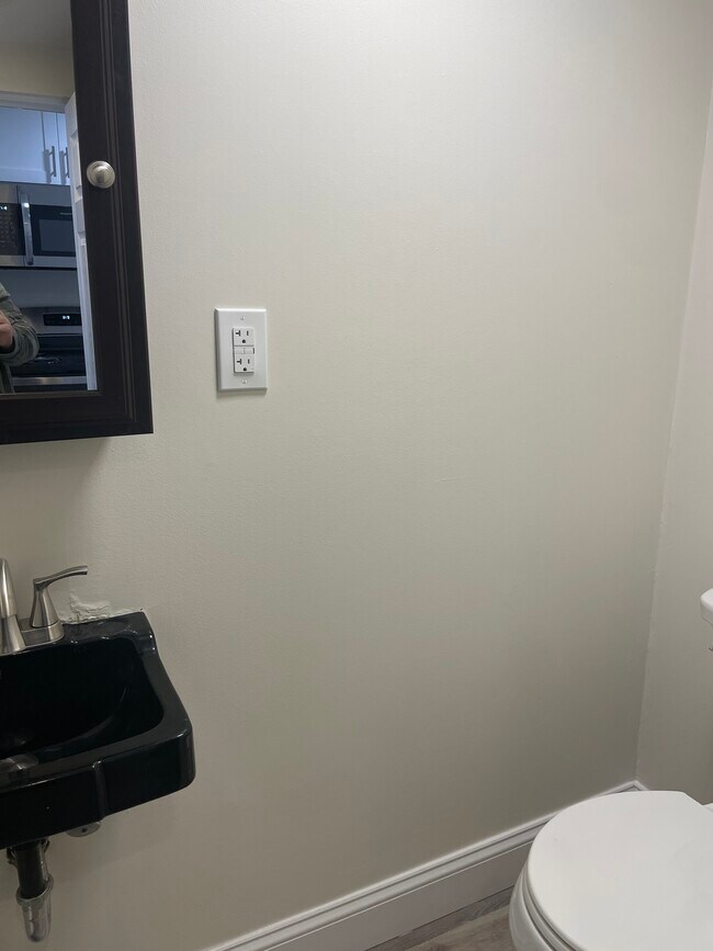bathroom - 914 Elizabeth Ave