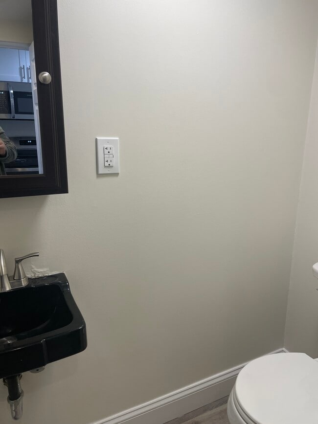 bathroom - 914 Elizabeth Ave