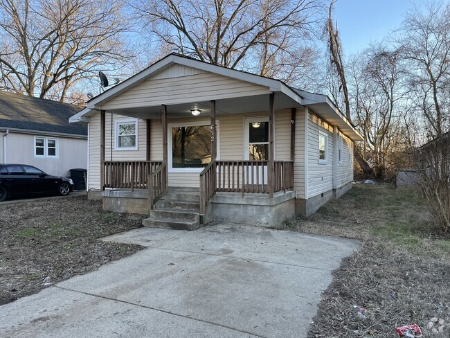 Building Photo - 612 Sun Cir
