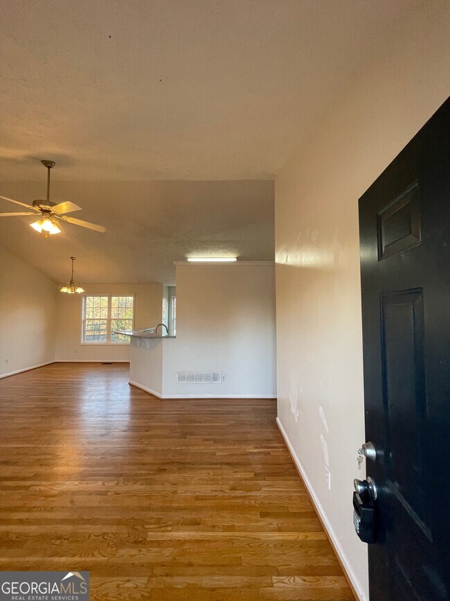 Building Photo - 721 Meadow Spring Dr