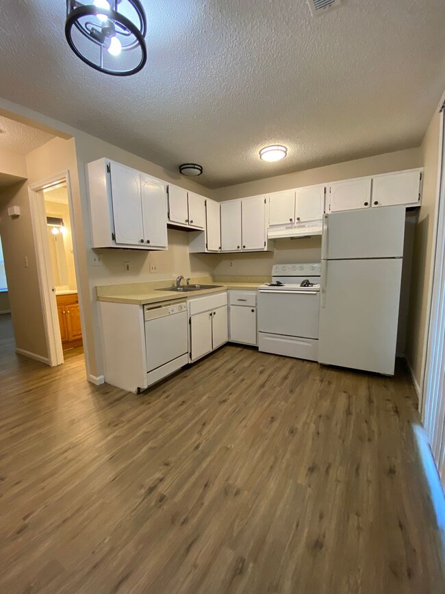 Building Photo - 2 Bedroom Townhouse in Arnold