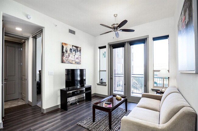 Building Photo - 800 Sorella Ct