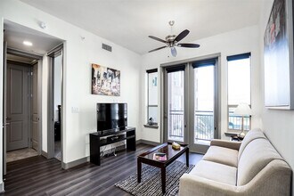 Building Photo - 800 Sorella Ct