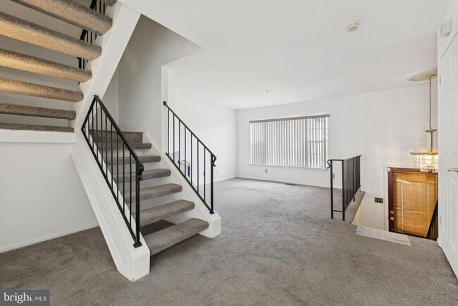 Building Photo - 5715 Regency Ln