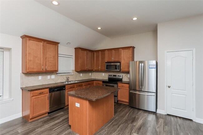 Foto del edificio - 9001 Heartwood Dr