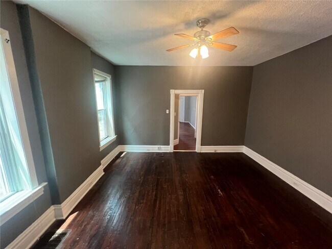 Building Photo - 3137 Chippewa St