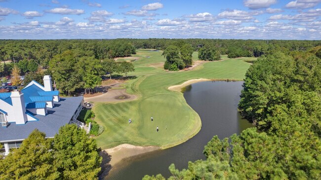 Foto del edificio - 568 Pinehurst Ln