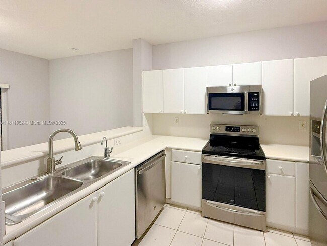 Building Photo - 1677 SE 27th Ct