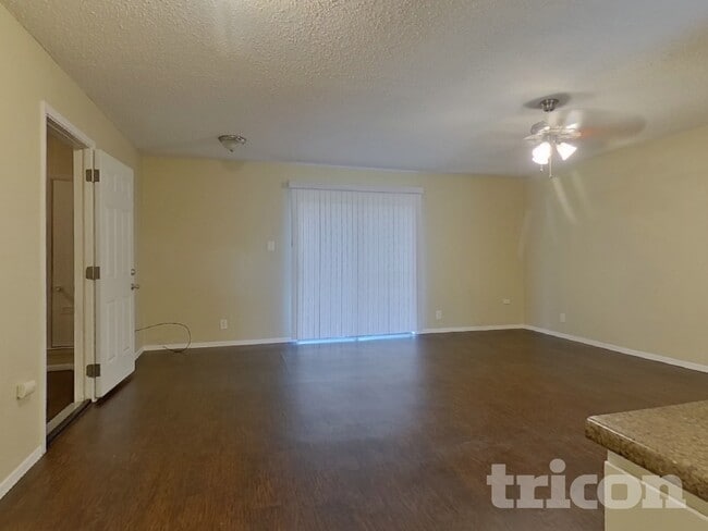 Building Photo - 1404 E Park Dr