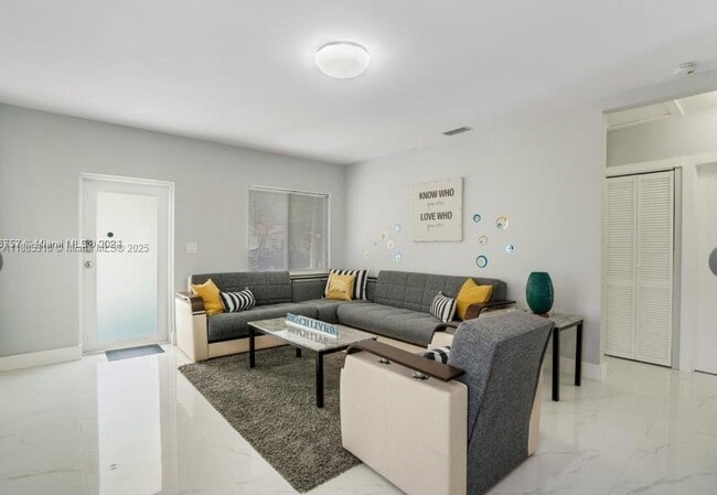 Foto del edificio - 1526 NE 110th St