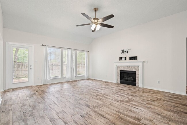Building Photo - Four Bedroom in West Mobile