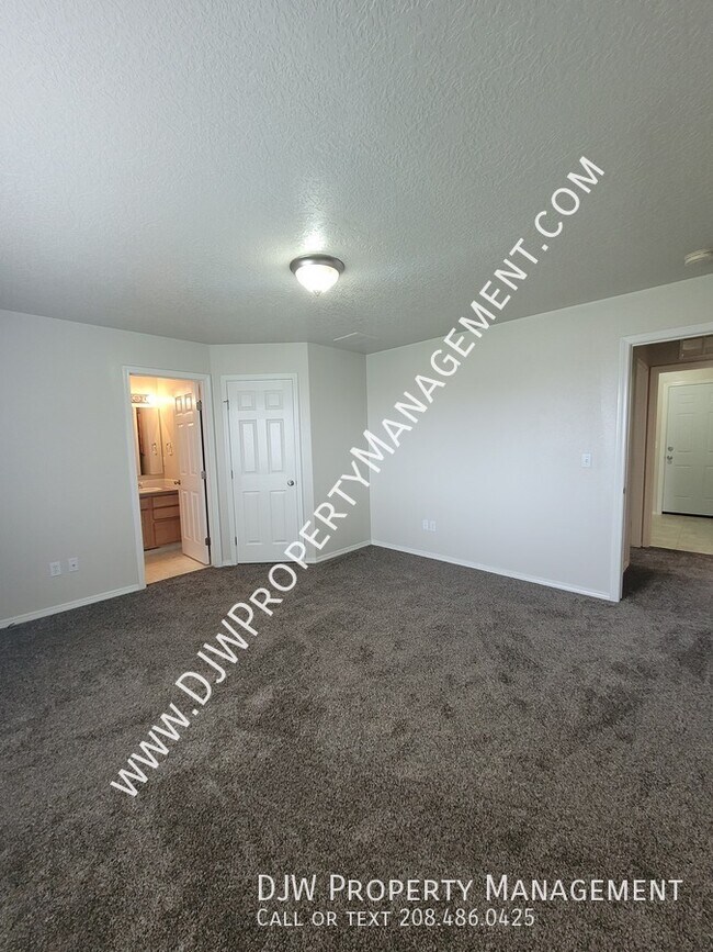 Foto del edificio - 165 Eaton Rd