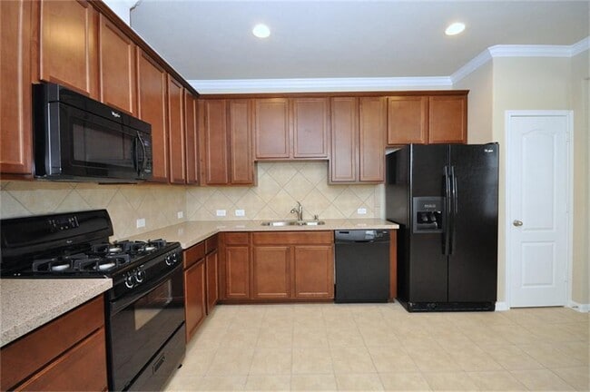 Foto del edificio - HOME WITH ALL THE UPGRADES! 4 BEDROOM 3 BATH