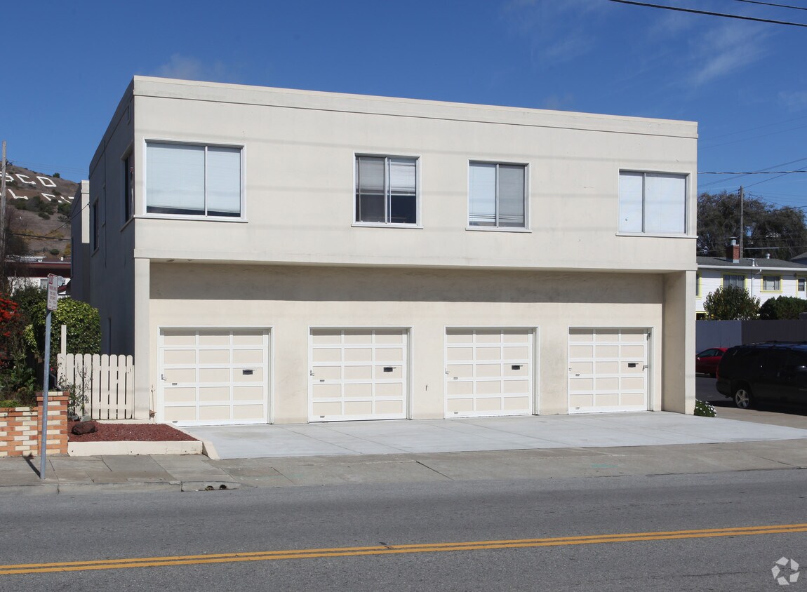 Building Photo - 401 Magnolia Ave