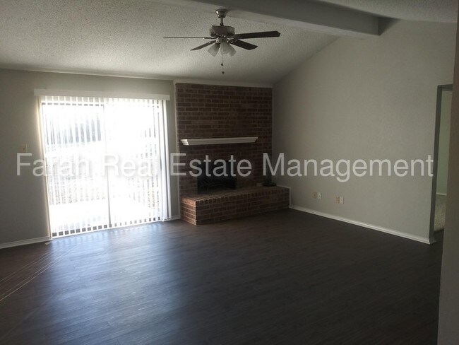 Building Photo - 909 S Las Vegas Trail