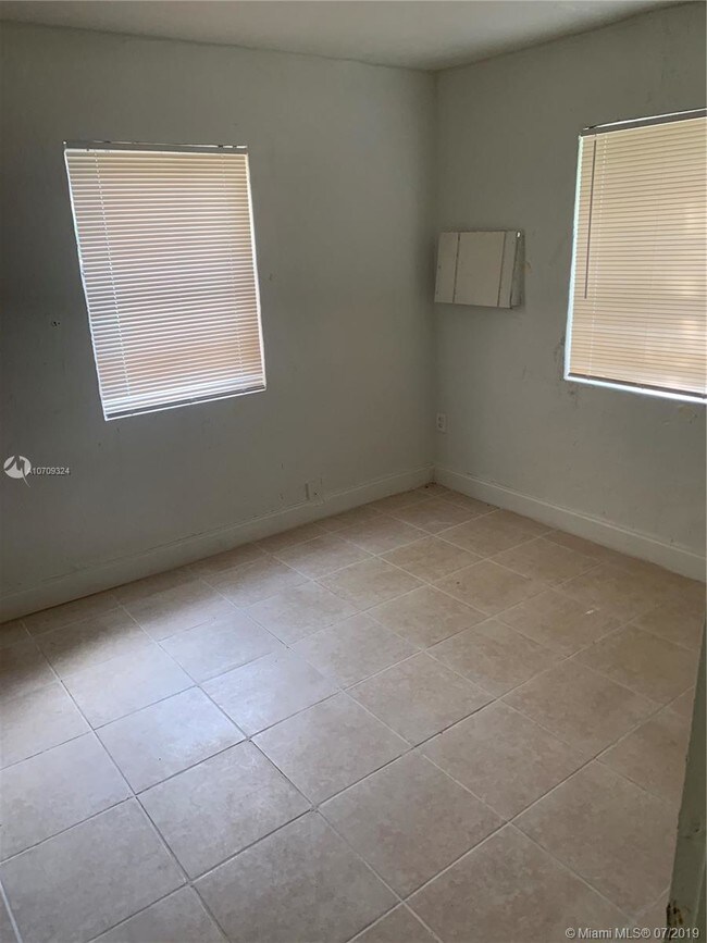 Foto del edificio - 1710 NW 1st Ct