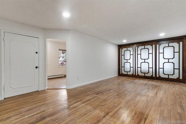 Building Photo - 6 Regina Pl