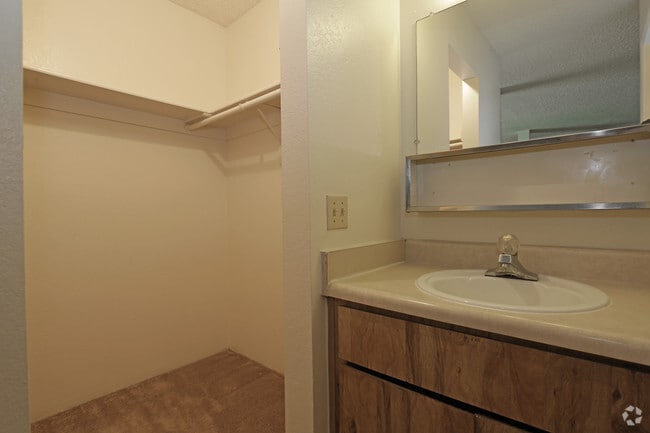 1BR, 1BA - Junior/440 SF - Desert Palms Apartments