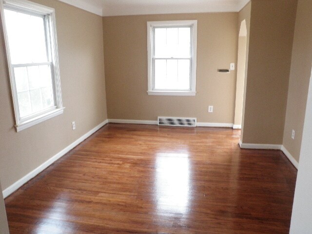 Foto del edificio - 3 Bed 1 Bath Brick Ranch with Finished Bas...