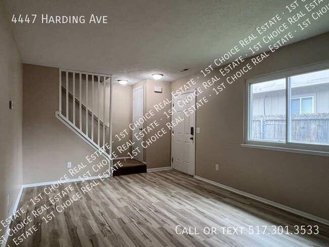Building Photo - Recently Remodeled 3-BDR 1.5-BTH Duplex in...
