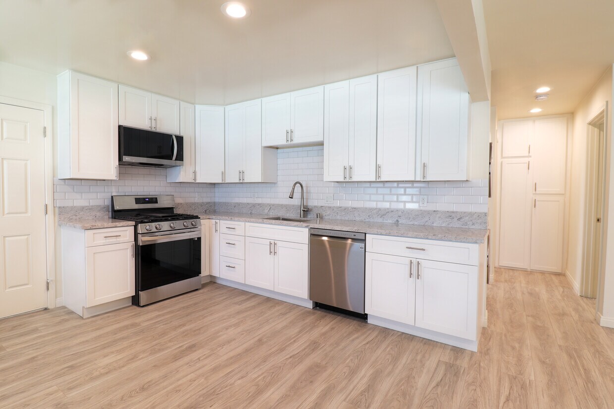 Kitchen - 4540 Dozier St