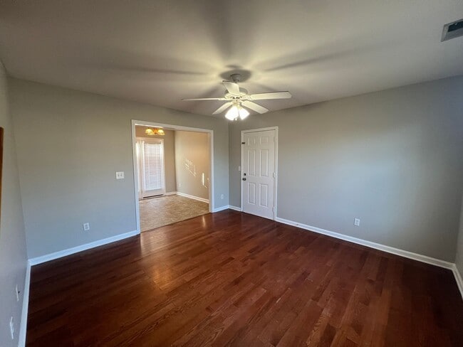 Building Photo - Available Now - 3BR 2.5BA Home on Corner Lot in Smyrna!