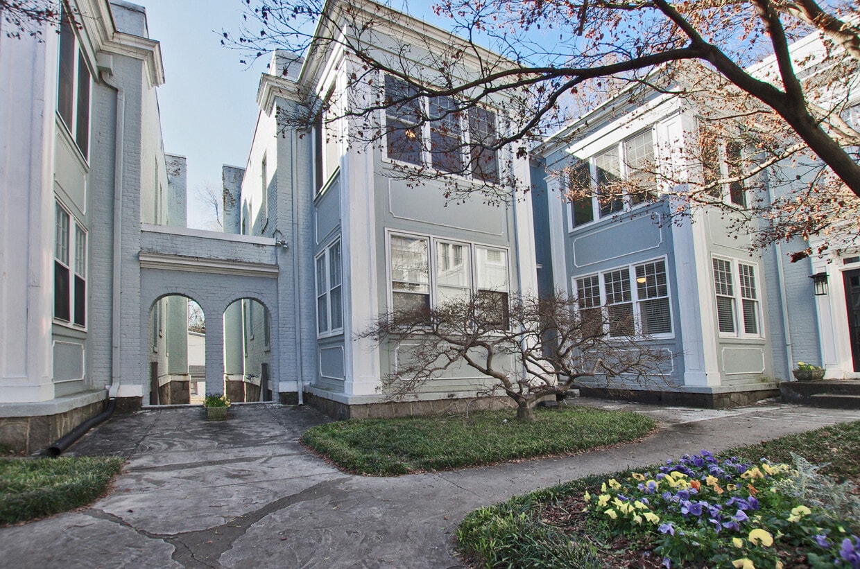 Primary Photo - 425 Tenth Street NE