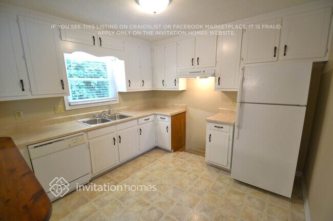 Building Photo - 9015 Sumit Wood Dr NW