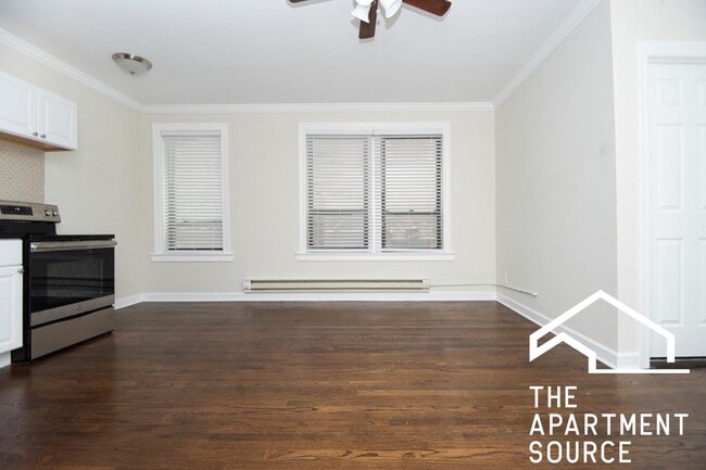 Building Photo - 3841 N Greenview Ave