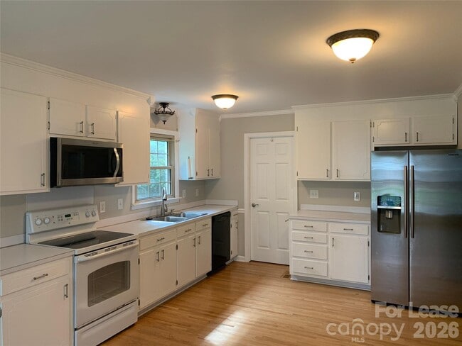 Building Photo - 1130 Cheddington Dr