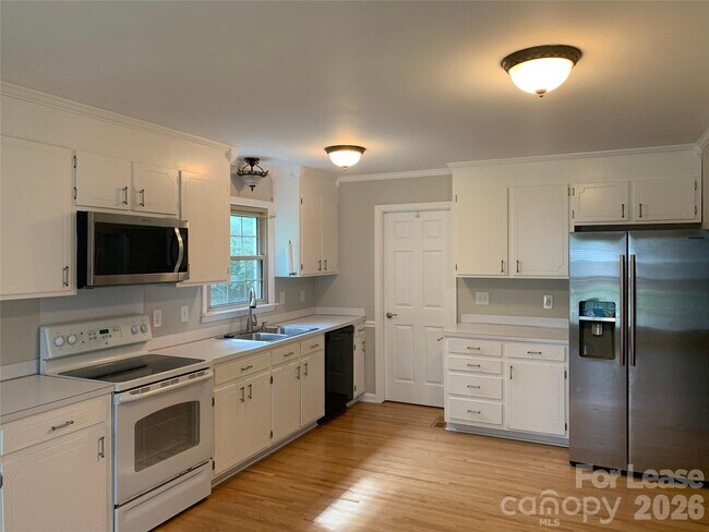 Foto del edificio - 1130 Cheddington Dr