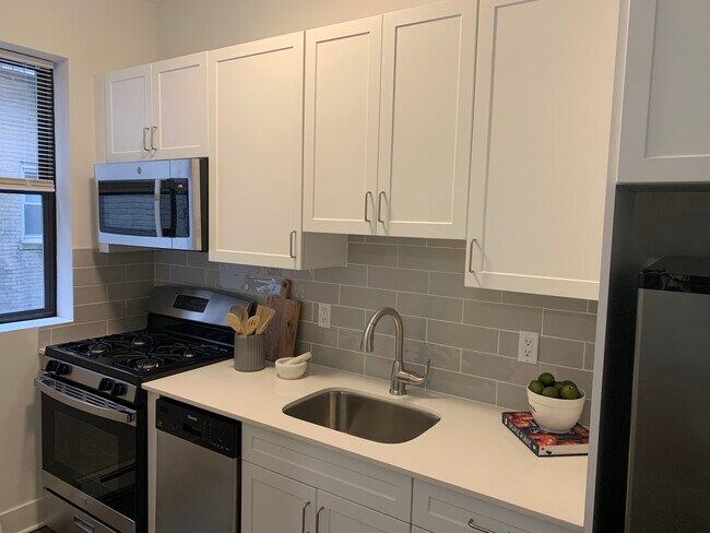 Building Photo - 73 Park Dr