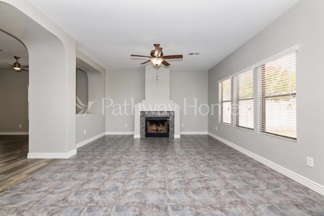 Building Photo - 13856 W Ironwood St