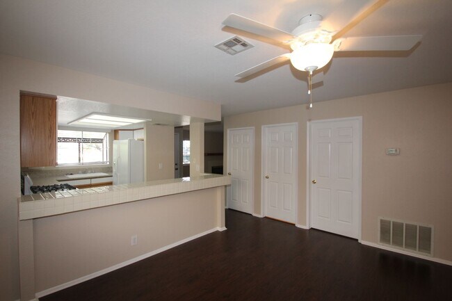 Foto del edificio - Lovely 2 Bed 2 Bath Downstairs Condo in Gr...