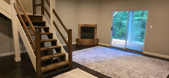 Building Photo - 2025A Stoneycreek Dr
