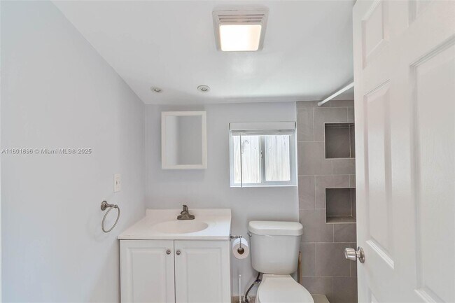 Foto del edificio - 300 SW 14th Ct