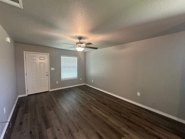 Foto del edificio - 3Bed/2Bath