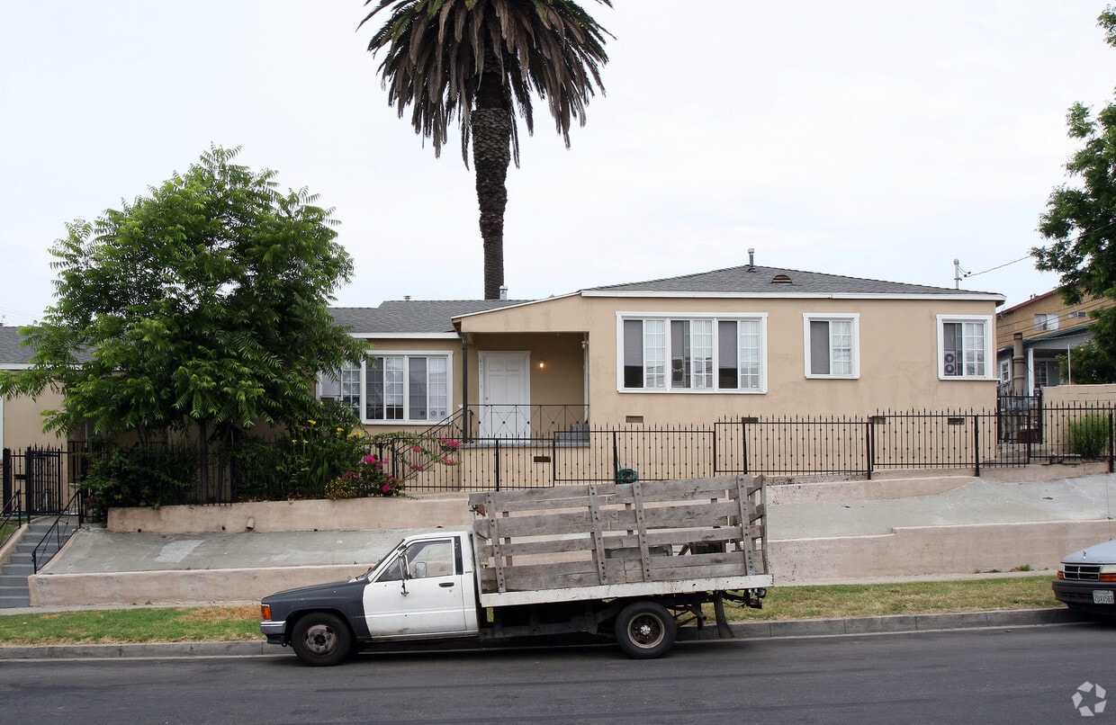 Primary Photo - 607 N Rampart