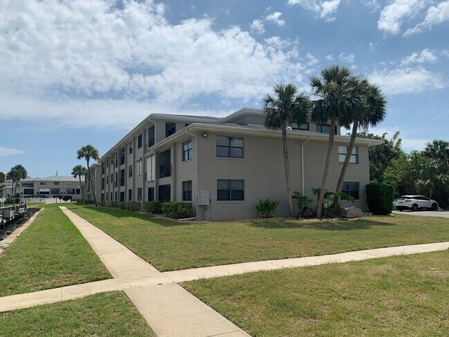 Building Photo - 2 br, 2 bath House - 2100 N. Peninsula Dr....
