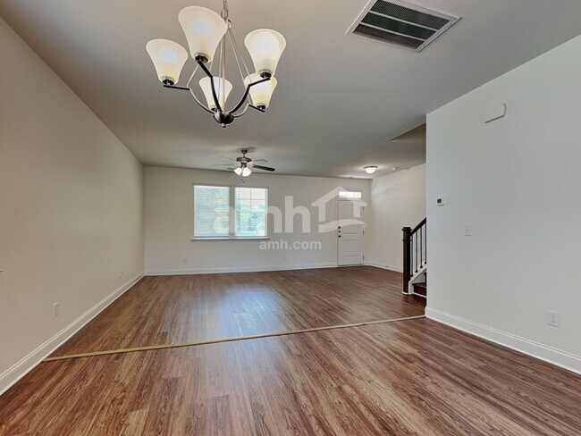 Foto del edificio - 165 Stowe Rd