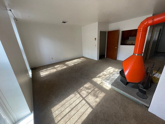 Living Room - 1629 South St