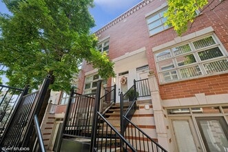 Building Photo - 855 W Erie St