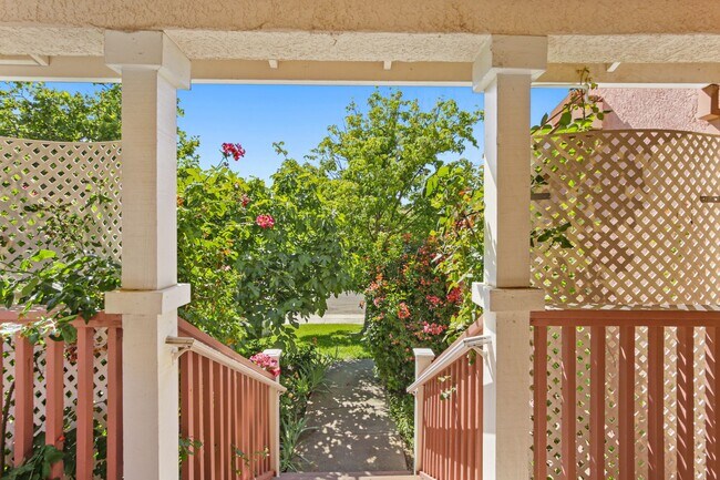 Foto del edificio - 3 Bedroom in Mace Ranch