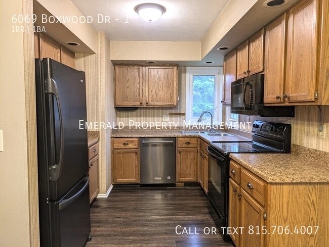 Building Photo - 6069 Boxwood Dr