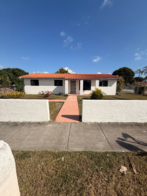 Primary Photo - 17855 SW 105th Ave