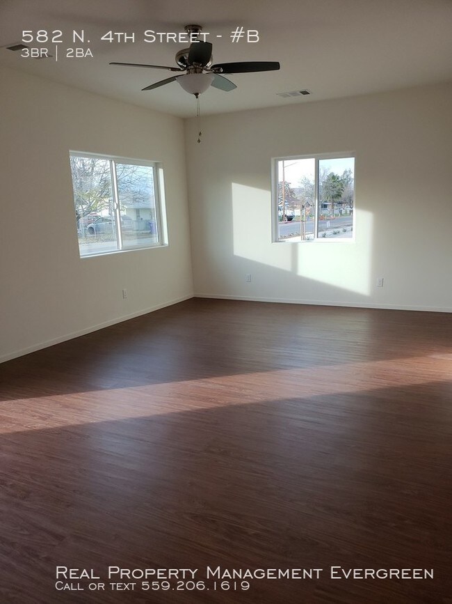 Building Photo - 582 N 4th St Unit B